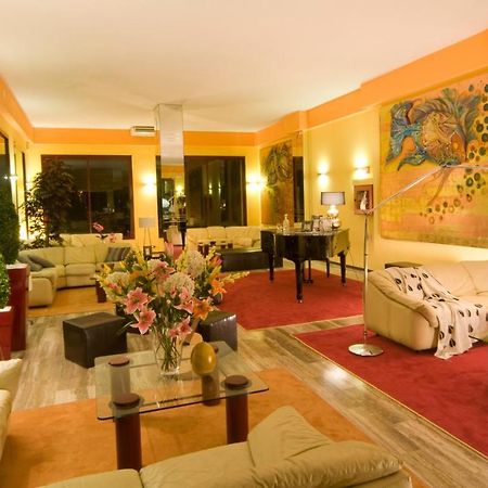 Hotel Corona Milano Marittima Buitenkant foto