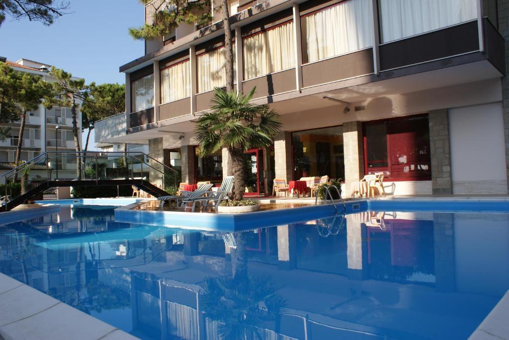 Hotel Corona Milano Marittima Buitenkant foto