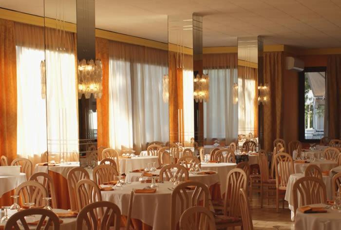Hotel Corona Milano Marittima Buitenkant foto