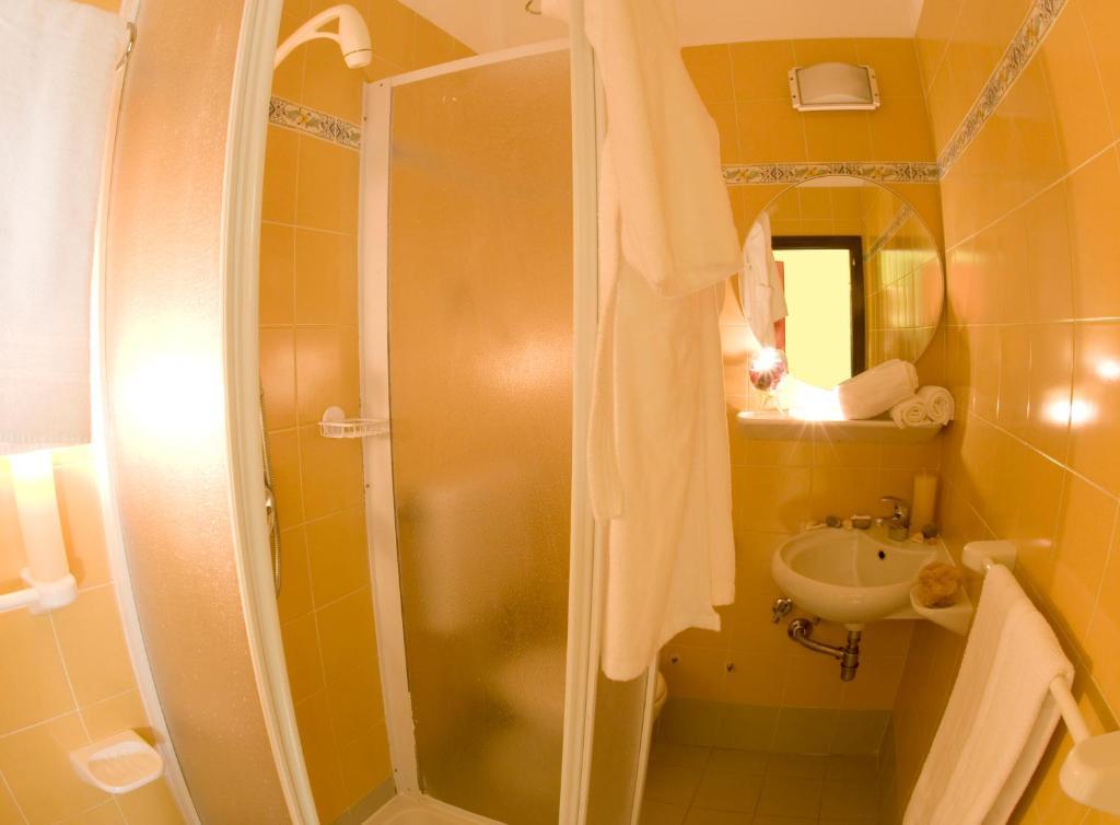 Hotel Corona Milano Marittima Kamer foto