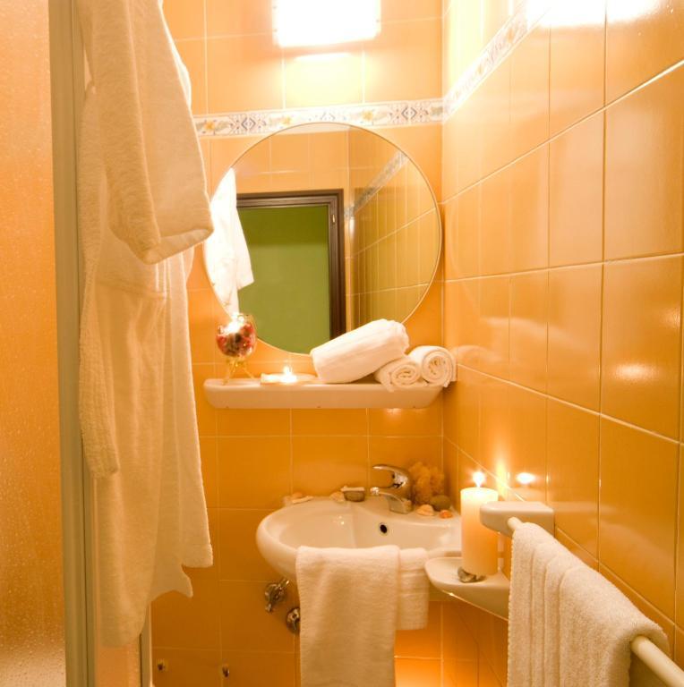 Hotel Corona Milano Marittima Kamer foto