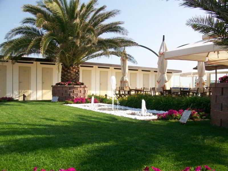 Hotel Corona Milano Marittima Buitenkant foto