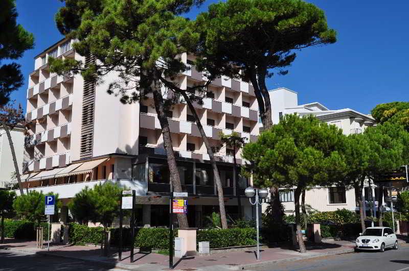 Hotel Corona Milano Marittima Buitenkant foto